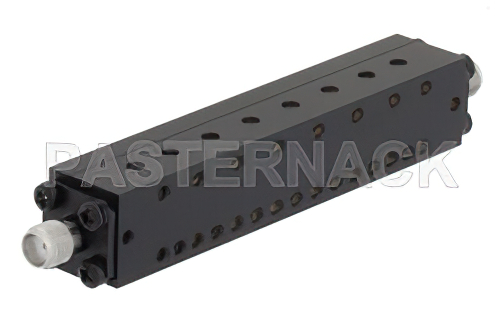 8 セクションバンドパスフィルタ、SMA メス コネクタ、動作範囲 7.25 GHz 〜 7.75 GHz、500 MHz 通過帯域