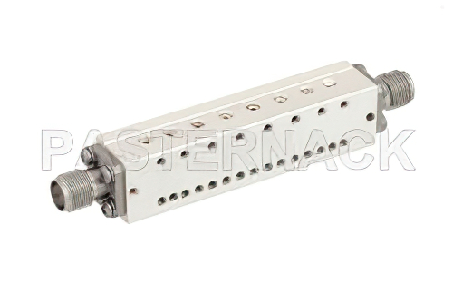 8 セクションバンドパスフィルタ、SMA メス コネクタ、動作範囲 17.3 GHz 〜 18.1 GHz、800 MHz 通過帯域