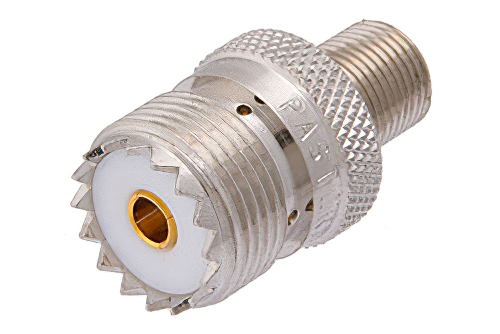 50 Ω UHF メス 〜 75 Ω F メス アダプタ