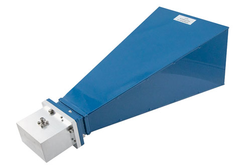 WR-229 標準 ゲインホーンアンテナ 動作周波数 3.3 GHz ～ 4.9 GHz, 15 dBi 公称利得,  SMA メス 入力コネクタ, ProLine