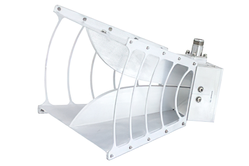 広帯域ゲインホーンアンテナ、動作範囲 1 GHz 〜 18 GHz 、公称 11 dB ゲイン、N メス 入力コネクタ