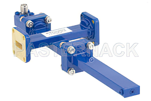 WR-42導波管 20 dB クロスガイド結合器、UG-595/Uスクエアカバーフランジ、SMA メス 結合ポート、18 GHz 〜 26.5 GHz、青銅