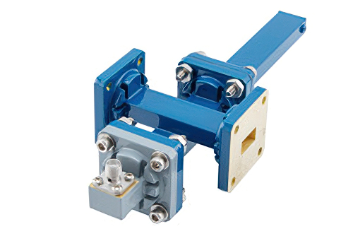 WR-51導波管 40 dB クロスガイド結合器、スクエアカバーフランジ、SMA メス 結合ポート、15 GHz 〜 22 GHz、青銅