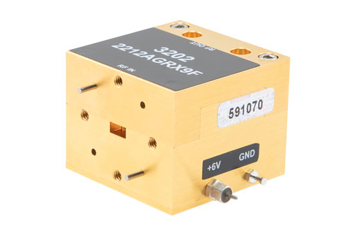 低ノイズアンプ (LNA), 33 ～ 50 GHz 周波数範囲, Q バンド,  WR-22 導波管 コネクタ, UG-383/U フランジ, 32 dB 利得