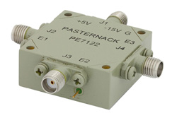 吸収型 SP3T、PIN ダイオードスイッチ、動作周波数 4 GHz 〜 8 GHz、最大 1 W (+30 dBm)、SMA